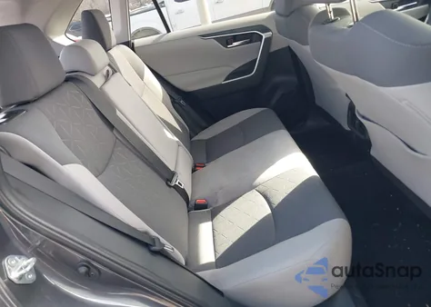 2019 Toyota Rav4 Xle z USA, uszkodzony, nr VIN 2T3W1RFV4KW046427